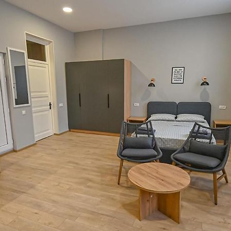 Big Studio Apt.On Liberty Square Tbilisi Luaran gambar