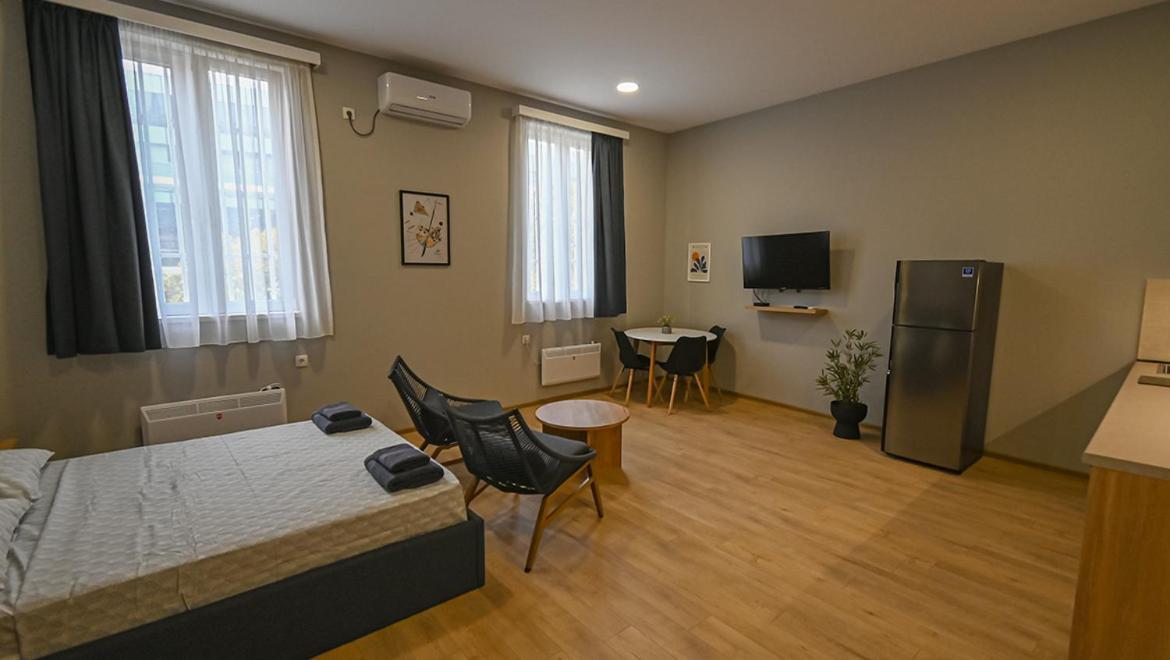 Big Studio Apt.On Liberty Square Tbilisi Luaran gambar