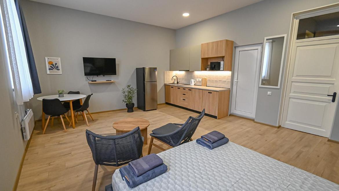 Big Studio Apt.On Liberty Square Tbilisi Luaran gambar